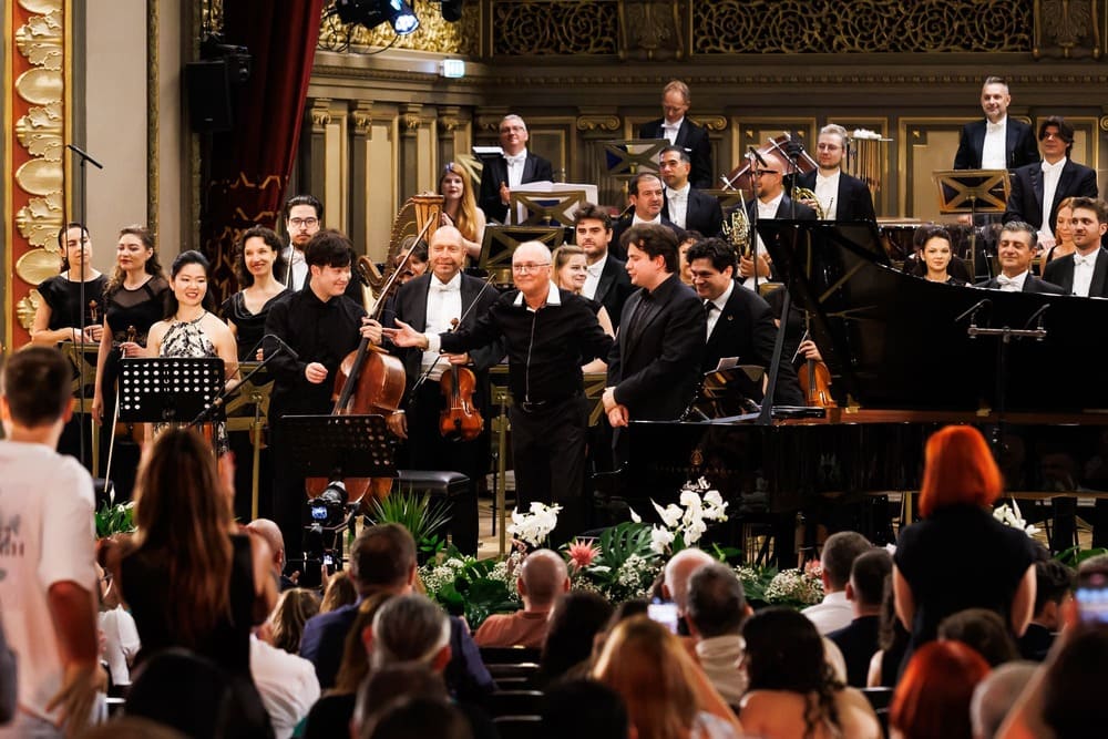 Concertul-de-deschiderea-al-Concursului-Enescu-2026.-Compozitorul-Dan-Dediu-alaturi-de-Mayumi-Kanagawa-Yo-Kitamura-si-Roman-Lopatinski-castigatorii-editiei-2024-a-Concursului Foto Crristina Tănase