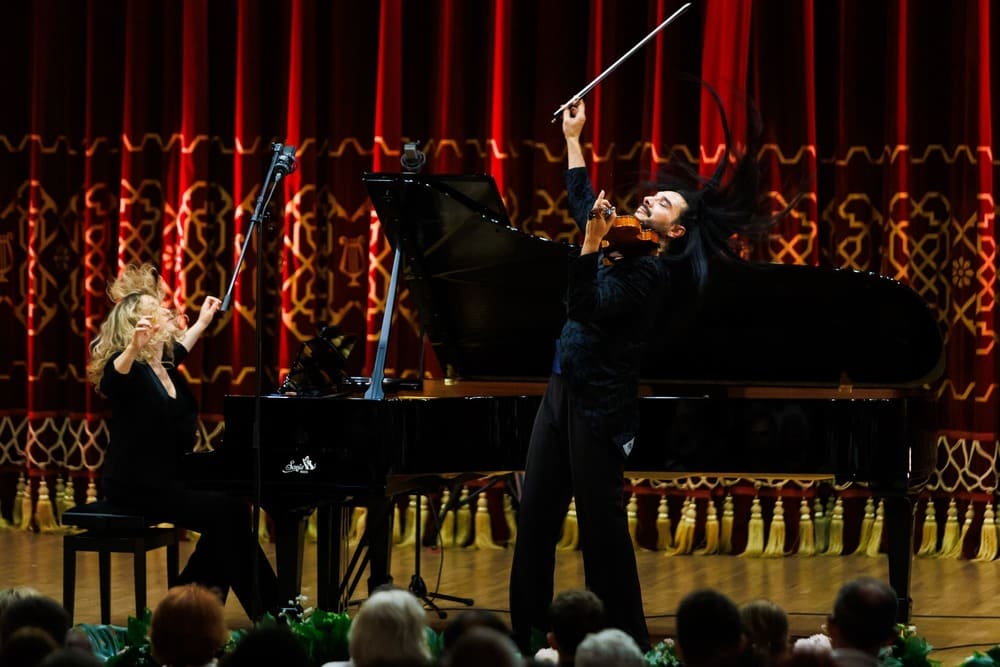 Nemanja-Radulovic-Vioara-si-Laure-Favre-Kahn.-Concursul-Enescu-2026.-foto-Petrica-Tanase